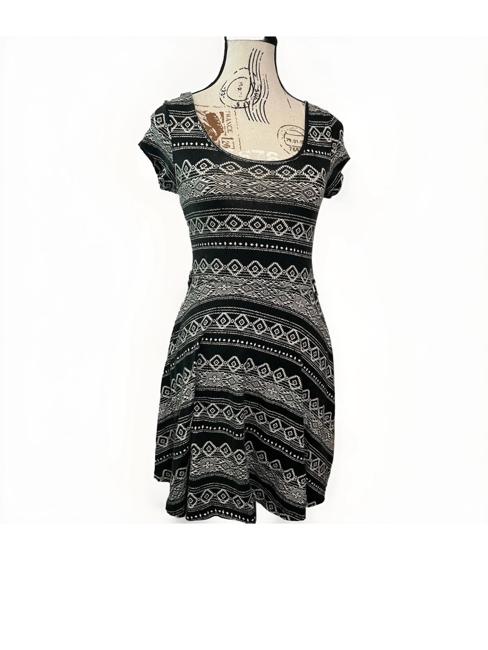 Papaya Fit And Flare Dress Women’s Small Geometric Black and White. Y2K, 2000s.